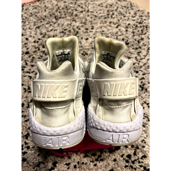 Nike Huarache Run Size 9.5 Retail $150 - Picture 2 of 6